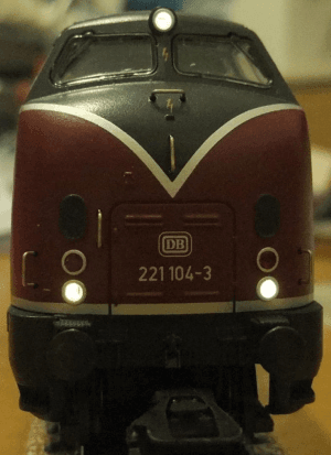 Lokomotive mit geänderter LED-Beleuchtung Front-LED 300